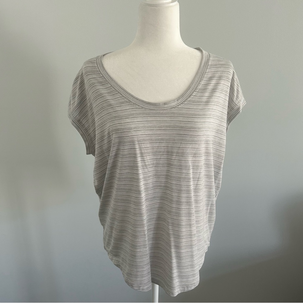 Athleta Ladies T-Shirt - Size M￼